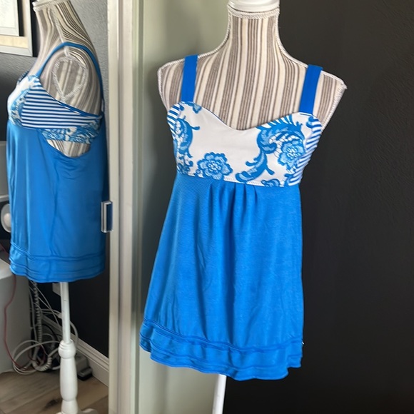 🔥1 hour sale. Lululemon, blue sports tank, built in bra, size 10 - Picture 1 of 8